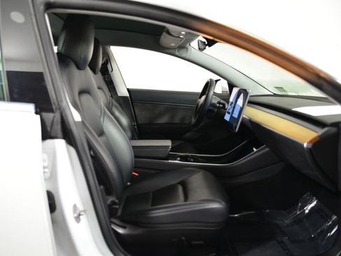 Used 2020 Tesla Model 3 Long Range image 17