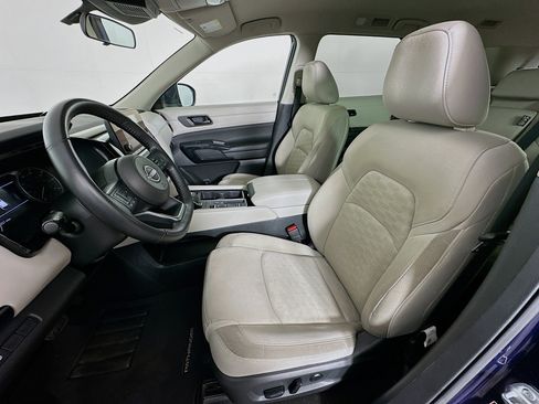 Used 2024 Nissan Pathfinder SV image 13