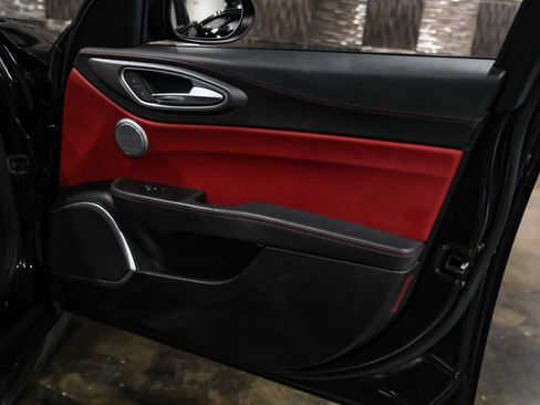 Used 2020 Alfa Romeo Giulia Ti Sport w/ Quick Order Package 22U Sport RWD image 36