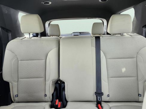 Used 2023 Chevrolet Traverse LS image 27