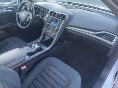 Used 2018 Ford Fusion SE FWD image 28