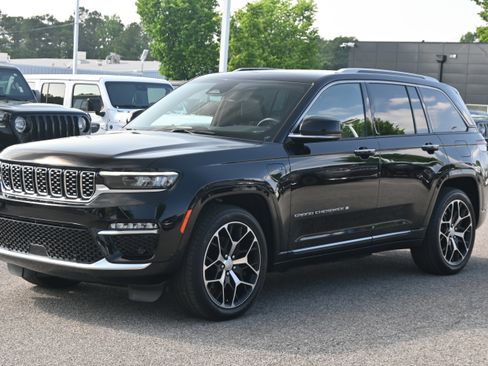 Used 2023 Jeep Grand Cherokee Summit AWD/4WD image 5