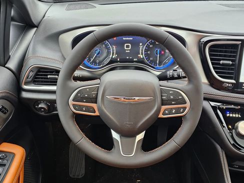 New 2026 Chrysler Pacifica Pinnacle image 16