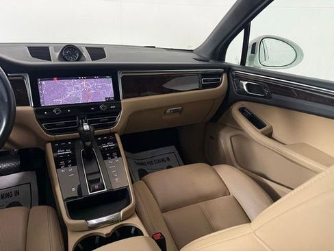 Used 2024 Porsche Macan Base image 24