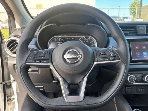 Used 2025 Nissan Versa SV w/ Trunk Package FWD image 25