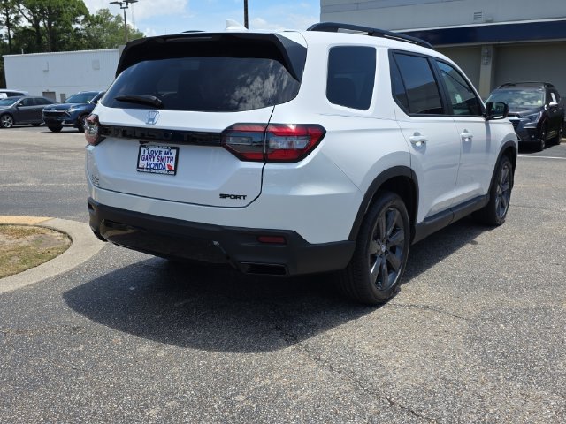 New 2026 Honda Pilot Sport image 4