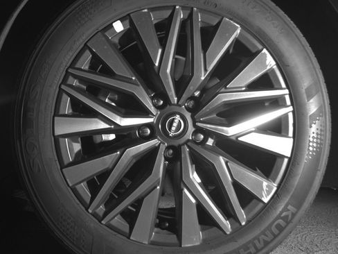 Used 2025 Nissan Altima 2.5 SV image 12