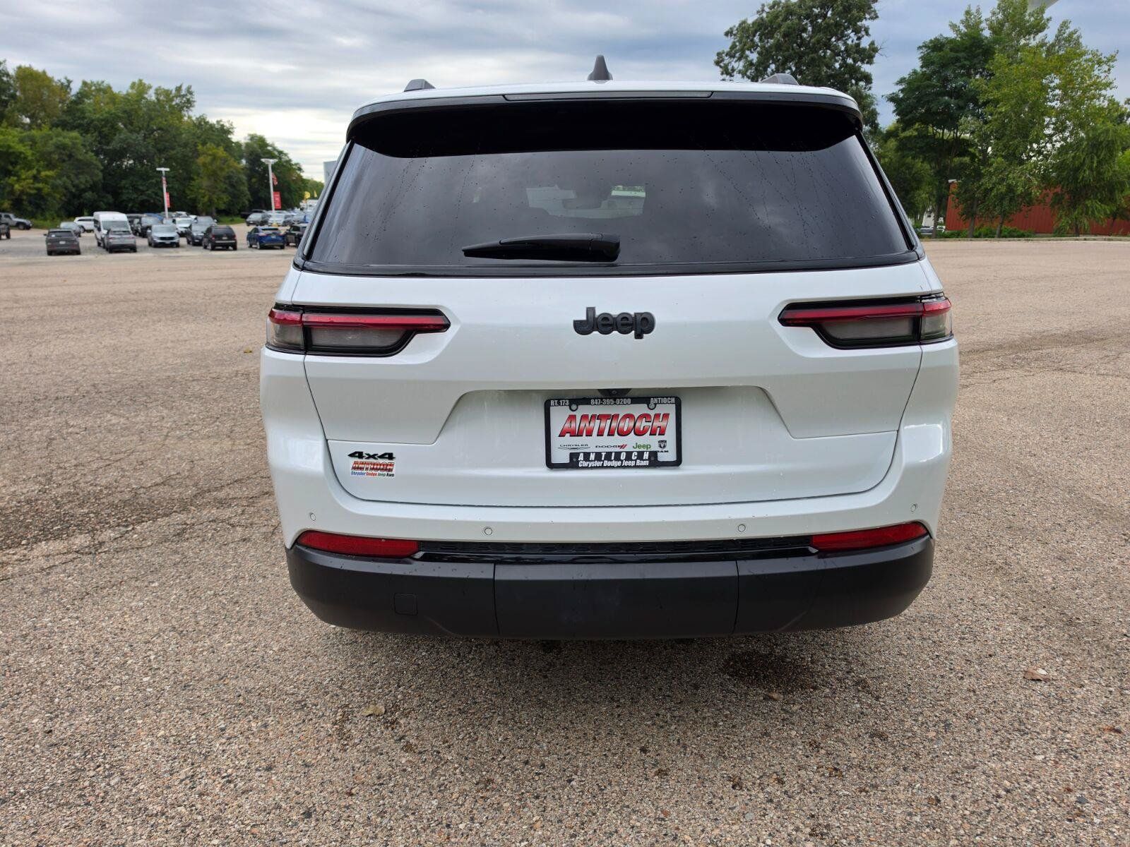 Used 2025 Jeep Grand Cherokee L Altitude AWD/4WD image 6