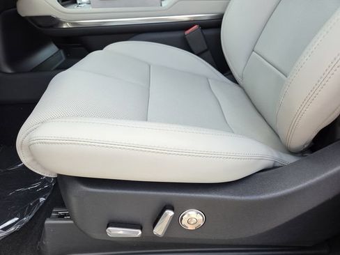 New 2026 Lincoln Navigator Premiere AWD/4WD image 11