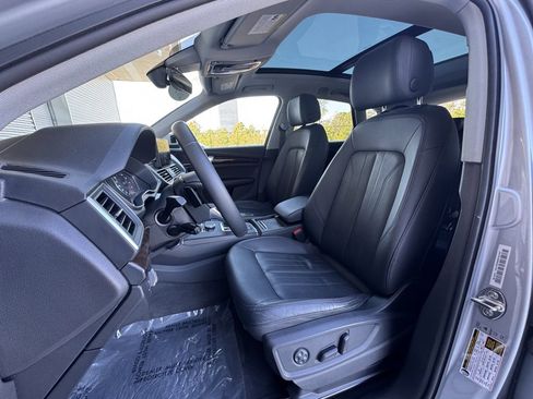 Used 2020 Audi Q5 2.0T Premium w/ Convenience Package image 5