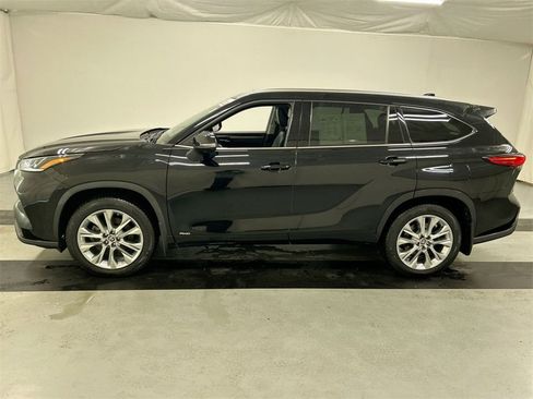 Used 2023 Toyota Highlander Limited image 6