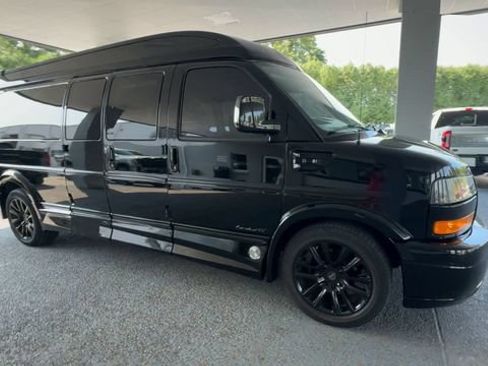 Used 2020 GMC Savana 2500 Extended w/ Enhanced Convenience Package RWD image 2