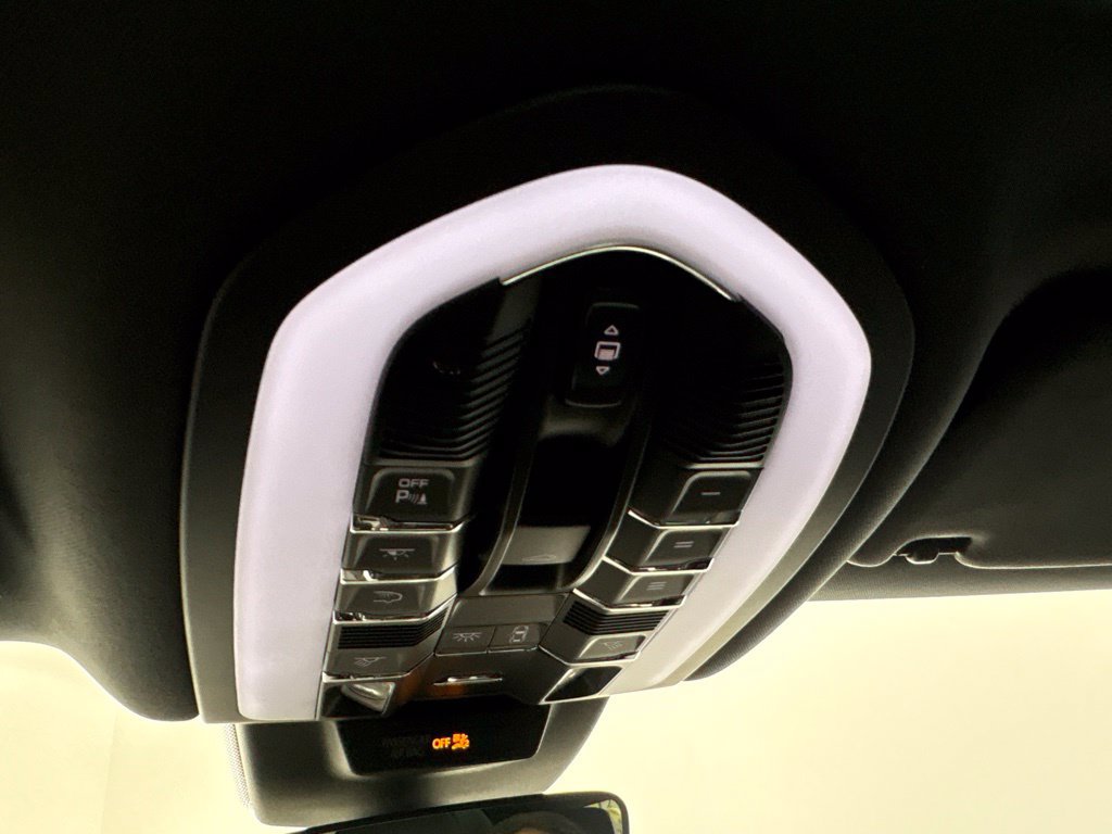 Certified 2023 Porsche Macan S AWD/4WD image 39