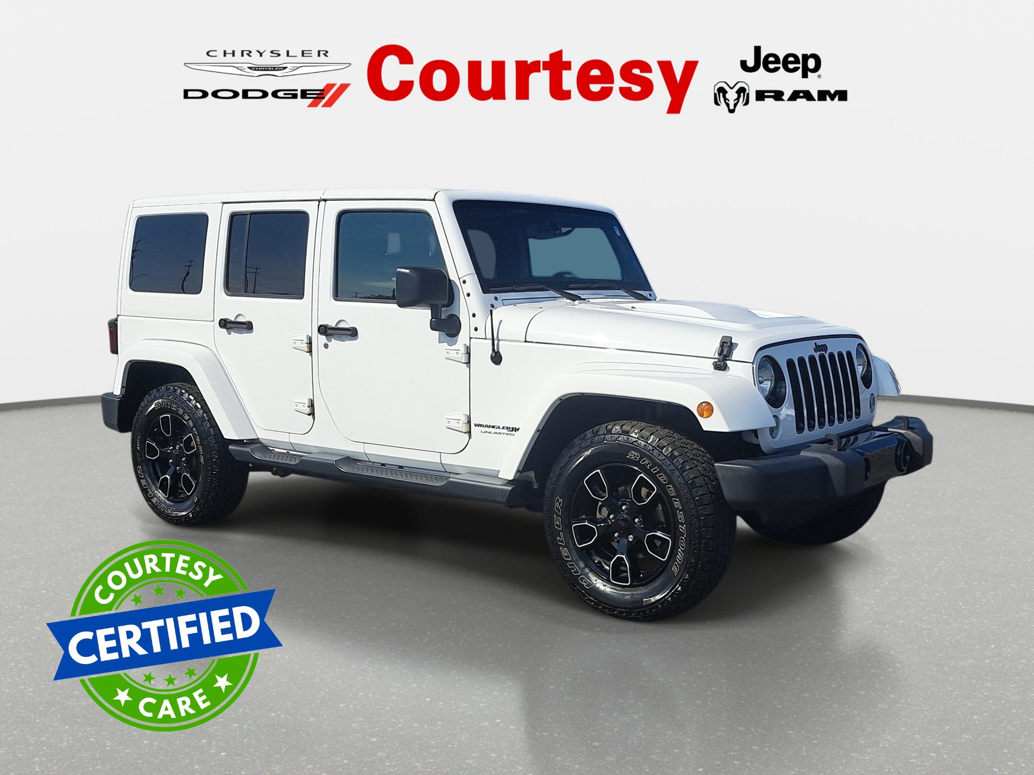 Used 2018 Jeep Wrangler Unlimited Sahara w/ Dual Top Group AWD/4WD image 1