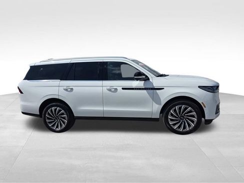 Certified 2025 Lincoln Navigator Black Label AWD/4WD image 2