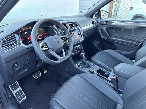 Certified 2024 Volkswagen Tiguan SE R-Line image 11