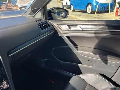 Used 2018 Volkswagen Golf R 4-Door image 25