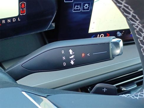 New 2025 Chevrolet Traverse LT w/ Enhanced Driving Package image 15