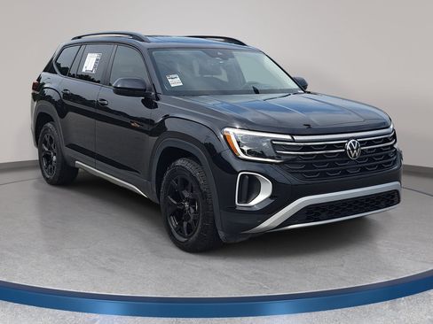 Used 2024 Volkswagen Atlas Peak Edition SEL AWD/4WD image 3