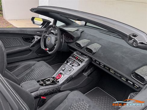 Used 2019 Lamborghini Huracan Performante AWD/4WD image 25