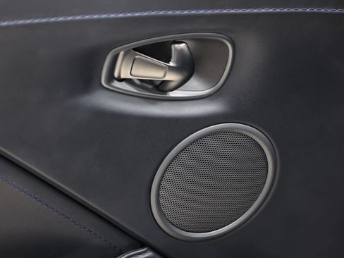 Used 2023 Aston Martin V8 Vantage Roadster RWD image 11