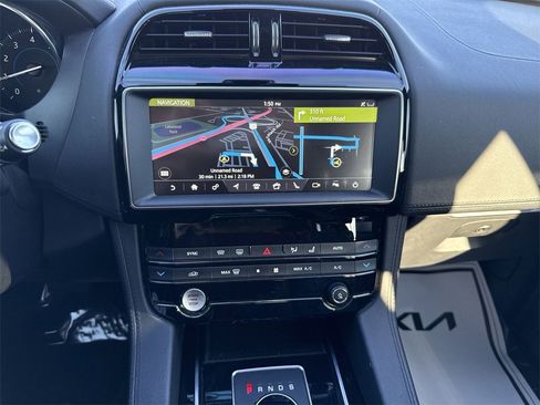 Used 2020 Jaguar F-PACE Prestige image 17
