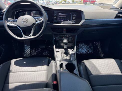 Used 2024 Volkswagen Jetta SE FWD image 13