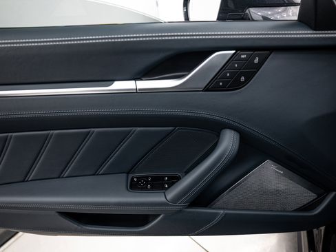 Used 2022 Porsche 911 Turbo S image 21