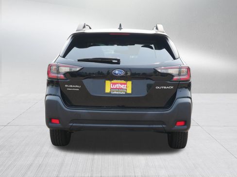Used 2024 Subaru Outback Premium AWD/4WD image 6