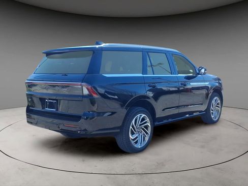 New 2026 Lincoln Navigator Reserve AWD/4WD image 9