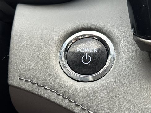 Used 2023 Toyota Highlander Limited image 34