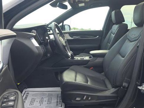 Used 2024 Cadillac XT6 Premium Luxury AWD/4WD image 7