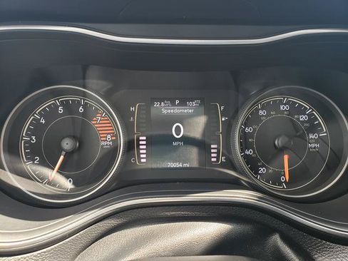Used 2022 Jeep Cherokee Latitude w/ Trailer Tow Group AWD/4WD image 32