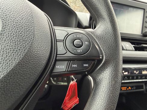 Used 2019 Toyota RAV4 LE image 20