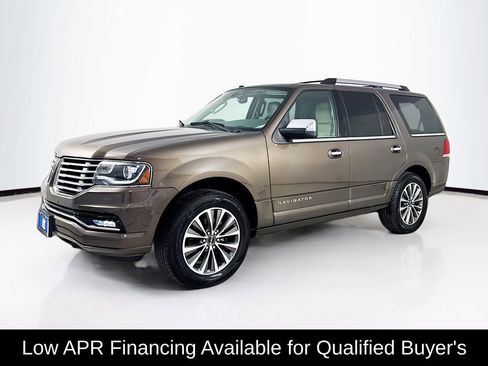 Used 2017 Lincoln Navigator Select RWD image 3