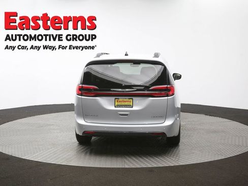 Used 2023 Chrysler Pacifica Limited image 56