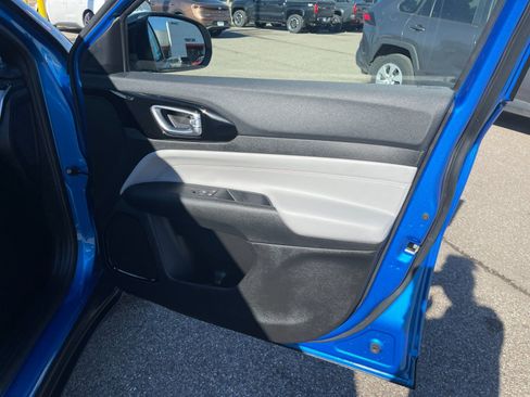 New 2026 Jeep Compass Limited image 18