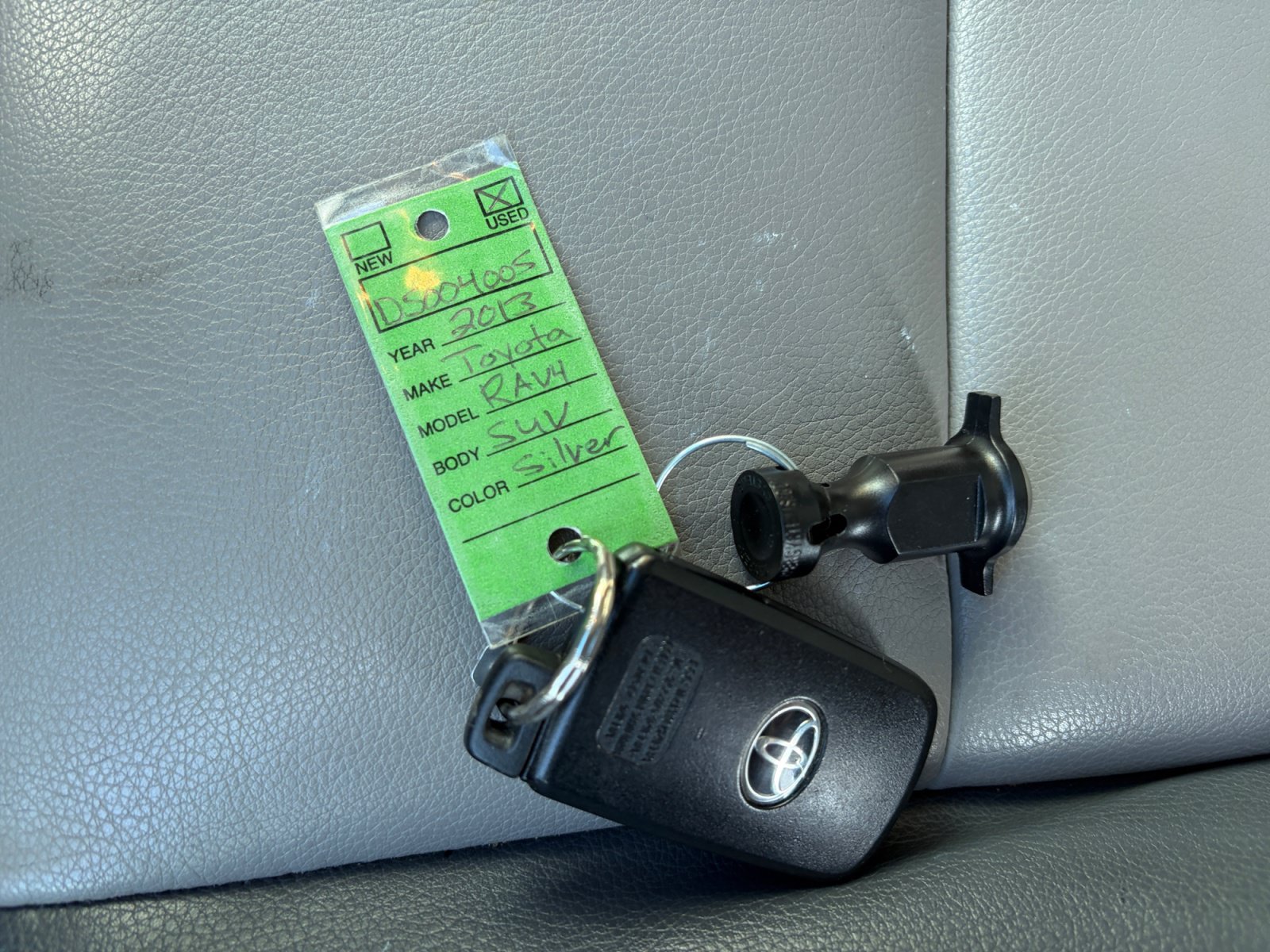 Used 2013 Toyota RAV4 Limited AWD/4WD image 34