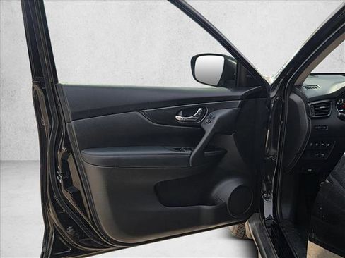 Used 2019 Nissan Rogue SV FWD image 12