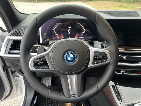 Used 2026 BMW X5 xDrive50e AWD/4WD image 16