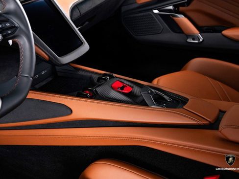Used 2025 Lamborghini Revuelto image 40