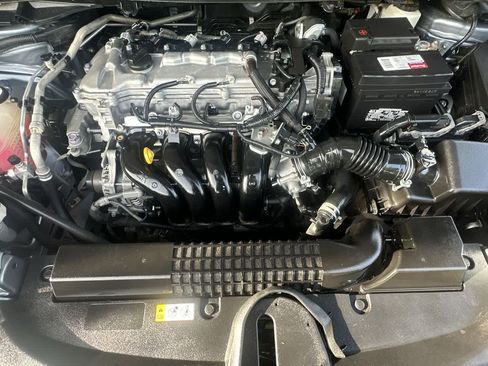 Used 2020 Toyota Corolla LE FWD image 12