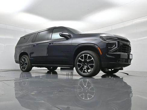 Used 2025 Chevrolet Suburban RST image 39