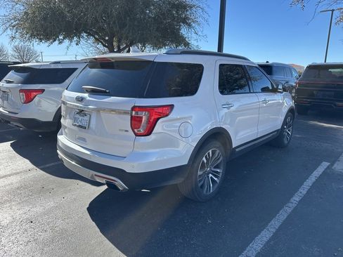 Used 2016 Ford Explorer Platinum image 3