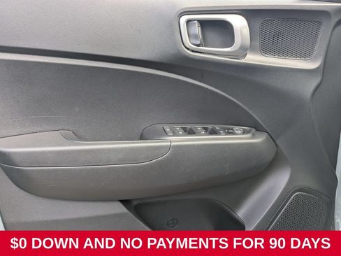 Used 2025 Hyundai Venue SEL FWD image 11