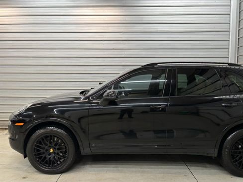 Used 2017 Porsche Cayenne Platinum Edition AWD/4WD image 3