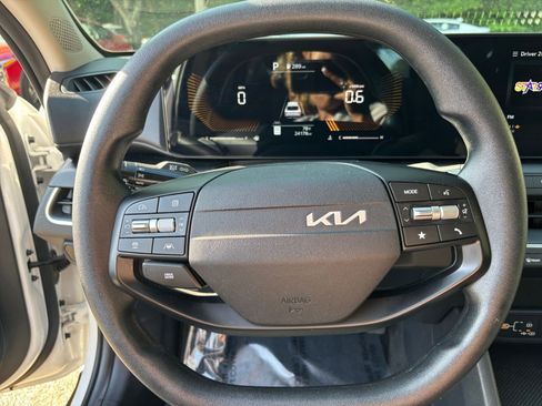 Used 2025 Kia K4 FWD image 29