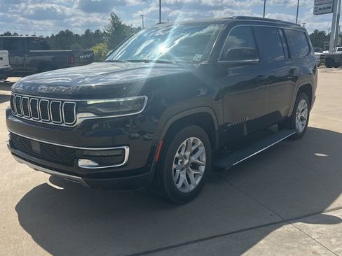 Used 2022 Jeep Wagoneer Series III w/ Premium Group I image 3