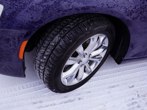 Certified 2017 Chrysler 300 Limited image 13