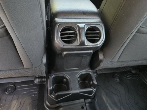 Used 2020 Jeep Wrangler Unlimited Sport AWD/4WD image 24